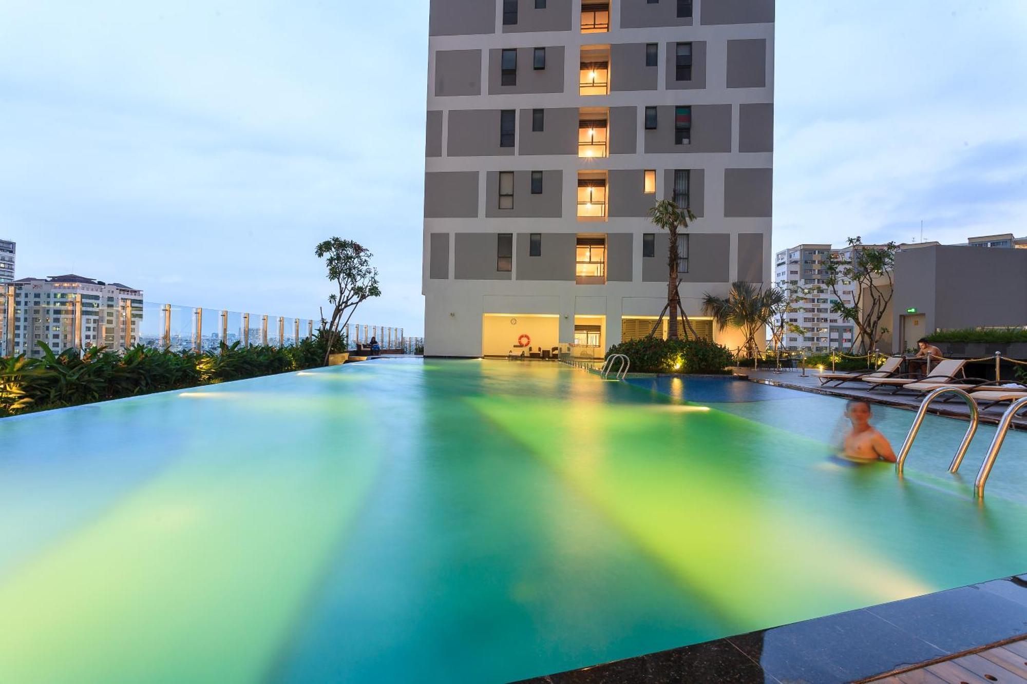 Saigon Banhada - Rivergate - Infinity Pool Ciudad Ho Chi Minh  Exterior foto